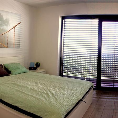 Apartament New 1 Bdr, W/Private Parking Bratysława Zewnętrze zdjęcie