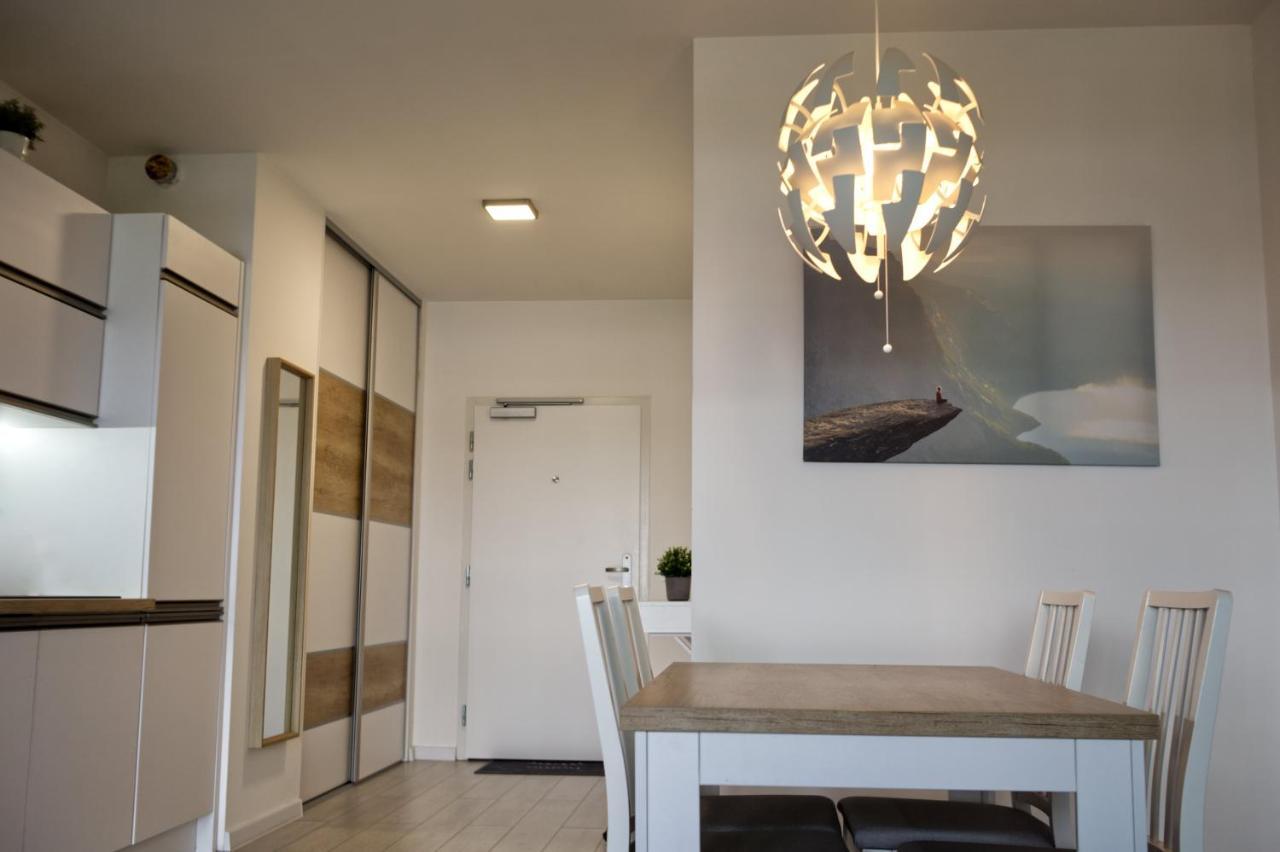 Apartament New 1 Bdr, W/Private Parking Bratysława Zewnętrze zdjęcie