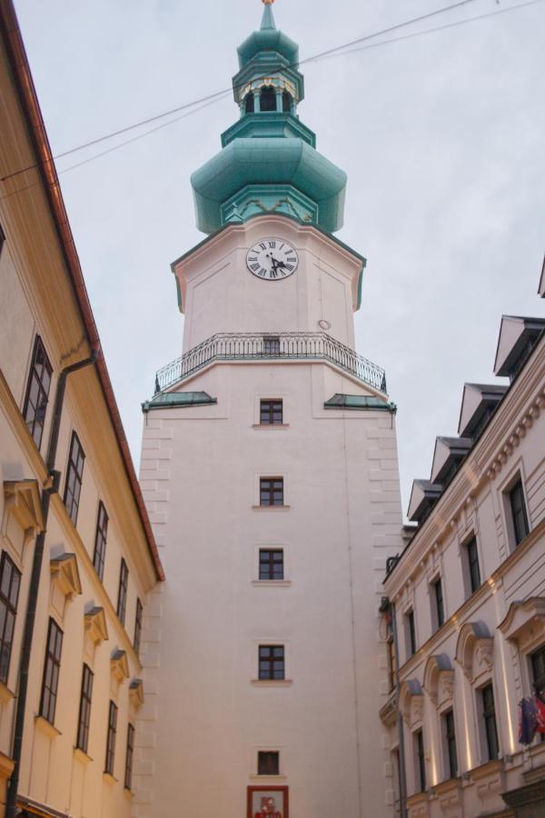 Apartament New 1 Bdr, W/Private Parking Bratysława Zewnętrze zdjęcie